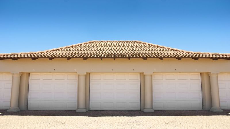 Learn How a Beautiful Garage Door can Improve Your Florida Home