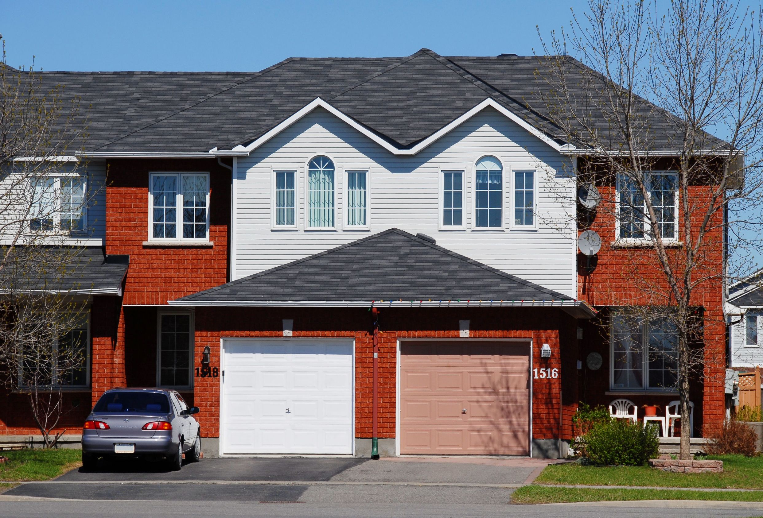 Signs You Need Professional Garage Door Repair Services in Georgia