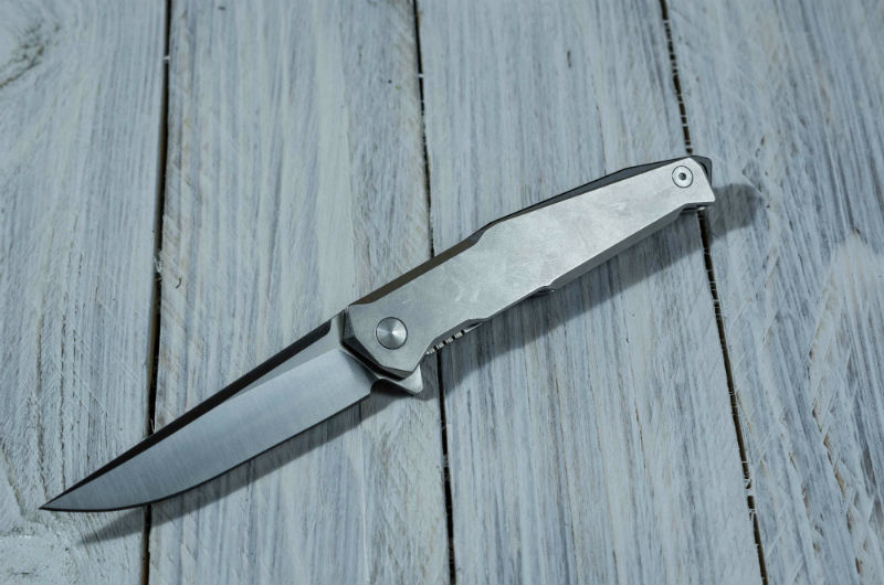 Advanced OTF Knives With Durable Components and Precise Designs